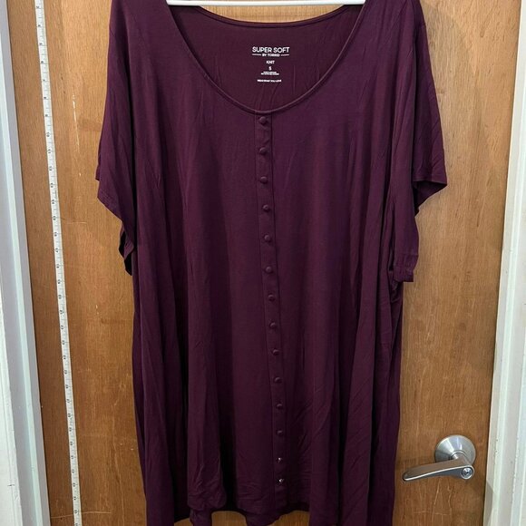 Size 5(5X) - Torrid - Super Soft Maroon Short Sleeve Pullover w/Button Design - Picture 1 of 6
